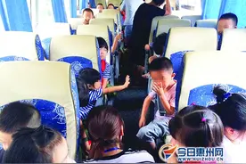核载47人大客车实载79名儿童 司机记12分处2000元罚款图片
