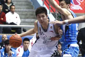新疆3年签下深圳内线孙桐林图片