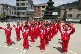 黎平县岩洞镇中心小学开展“童心向善·感恩党情”手语操图片