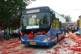 济南市首条纯电动城际公交开通图片