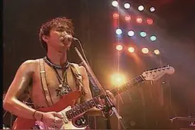 世间纵有千万曲，人间再无黄家驹图片