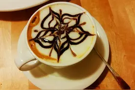 青青美女老师教你制作卡布奇诺图片