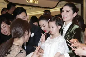 黄毅清超跑接女儿 暗讽黄奕希望孩子没爸