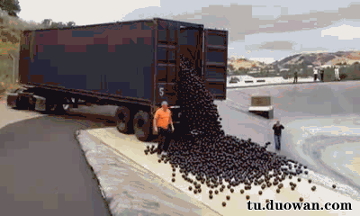 搞笑gif：这个看着是很爽，但是，谁能告诉我这是什么东西呢？图片