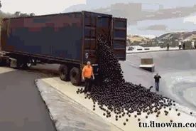 搞笑gif：这个看着是很爽，但是，谁能告诉我这是什么东西呢？图片