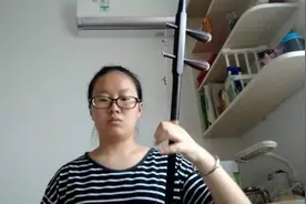 美女胡琴表演一曲儿歌《丢手绢》，改编的很有味道！图片