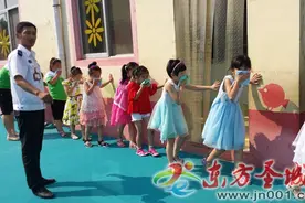 梁山街道红缨幼儿园举行消防演练图片