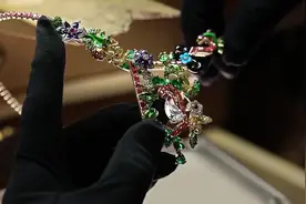 Dior迪奥珠宝手工过程独家揭秘，这闪闪发光的宝石，太美了！视频封面