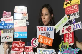 张钧甯红唇配皮衣格子裤变身御姐，协新作《大轰炸》暖心告白粉丝视频封面