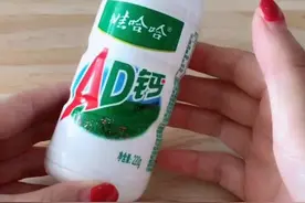 宝宝喝完的酸奶瓶不要扔，改造一下，做个漂亮的花瓶抖音小助手视频封面