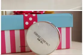 质感妆容，独宠AGE20'S精华粉底霜图片