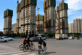明明在同一层，为什么东户的房子要比西户的贵？视频封面
