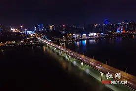 湘江东西两岸整体“亮灯” 璀璨夜景怎一个美字了得图片