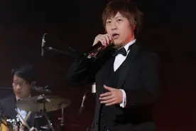 ROCK！五月天演唱会超时演出返场3次 阿信以数钱手势谢幕图片
