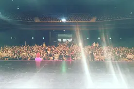 [EXO][新闻]160703 贴心小绵羊张艺兴 中韩EXO-L“雨露均沾”图片