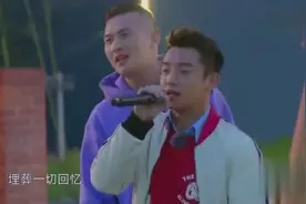 班级联欢KTV郑恺、陈赫、江珊嗨歌跳舞乐不停！