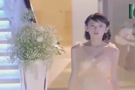 闺蜜当伴娘，等到婚礼开始伴娘才赶到，出场那一瞬间惊艳全场视频封面