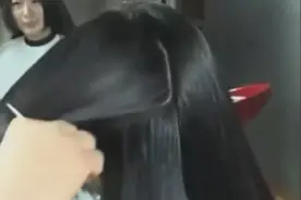 妹子追潮流学人家网红，剃光后脑勺头发，一转身却尴尬了！视频封面
