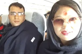 印度人组团游中国成都，一路上都在拍中国的道路视频封面