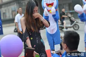哆啦A梦快闪求婚，浪漫男友引女主喜极而泣图片