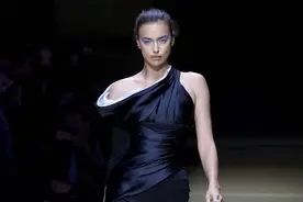 C罗旧爱伊莲娜亮相秋冬巴黎高定时装周 甩大长腿冷艳妖娆尽显女王气图片