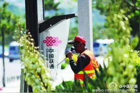 手机没电了？联通电话亭可以直接打！图片
