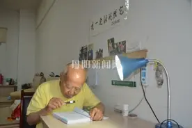 “公益老人”愿捐心脏制标本图片