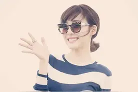 160705 Tiffany赴罗马出席时装秀 甜美笑容美到极致图片
