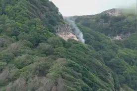 印尼一个无人居住的小火山岛，水下充满了成千上万的毒蛇！