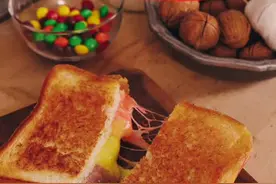 用电饭煲煎的吐司颜色竟然意外的好！抖音小助手视频封面