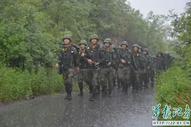 “魔鬼周”训练：武警部队直属支队淬火加钢砺精兵图片