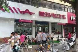 孩子考上高一家长已开始为学生物色电动车图片