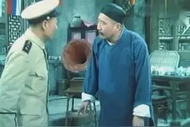 于是之在《茶馆》里饰演的精明掌柜，即使左右逢源，也禁不住滋扰视频封面