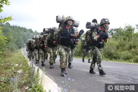 云南丽江：特战女兵高原展开“魔鬼周”训练，挑战身心极限图片