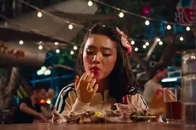 美女从派对现场离开后，在回家途中竟发生这样的事，太意外了