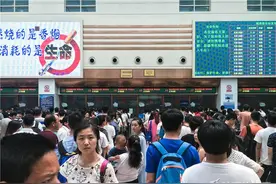 西安城南客运站开售暑运汽车票图片