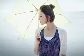 美容帮 | 范冰冰蒋欣素颜也漂亮 有白皙水光肌才是正经事图片
