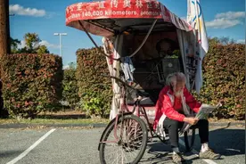 中国农民骑三轮环游世界：途中温差80℃ 喝二锅头健身图片