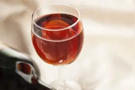 杨梅酒什么时候喝最好 什么时候喝杨梅酒图片