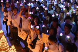 五台山黛螺顶举行传灯大典法会图片