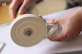 隐居农村的“炼金术士”：集齐全套元素周期表！视频封面