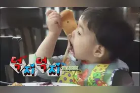 爸爸带三胞胎吃自助餐，却担心起饭店，吃穷谁还真不一定视频封面