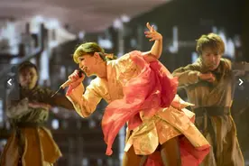 滨崎步演唱会新尝试：允许观众用手机拍照图片