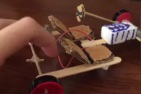 不错的动手制作，用这一堆生活废品，做了一辆简易小车，太厉害了图片