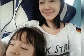 小S带女儿度假晒素颜照 网友-像素变高了视频封面