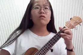 才女深情演绎《新不了情》，自弹自唱，听了莫名感到阵阵心痛！图片