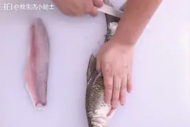 大厨教你快速把鱼骨鱼刺秒去干净！图片
