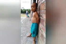 这个小孩肚皮竟然会跳舞!图片