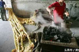 它你一直在吃,但你知道它怎么来的吗?揭秘恶心的制作过程视频封面