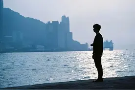 用一杯孤独灌醉一个人图片